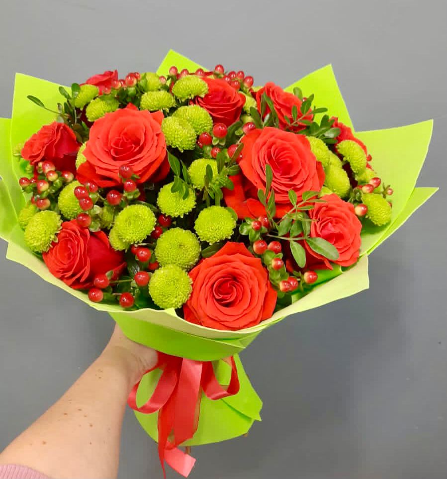 Букет цветов из: Хризантемы и Розы в Мокве 1-ой