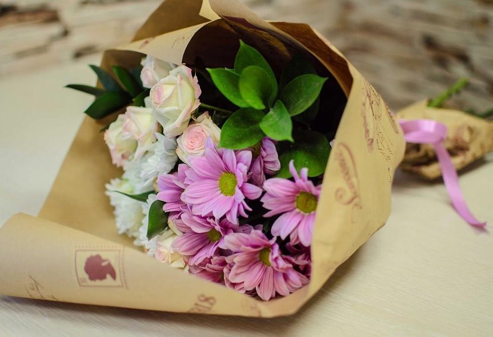 Букет цветов из: Розы и Хризантемы в Мокве 1-ой