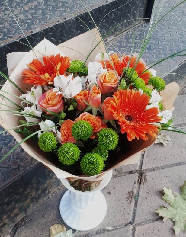 Букет цветов из: Герберы, Хризантемы, Альстромерии и Розы в Мокве 1-ой