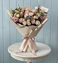 Букет цветов из:  Розы и Лизиантусы в Мокве 1-ой