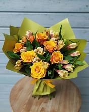 Букет цветов из:  Альстромерии и Розы в Мокве 1-ой