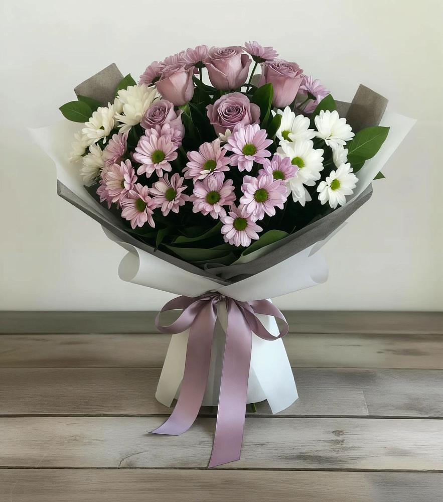 Букет цветов из: Хризантемы и Розы в Мокве 1-ой