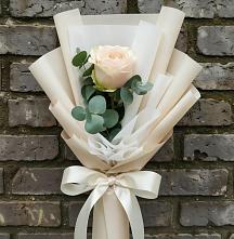Букет цветов из:  Розы в Мокве 1-ой
