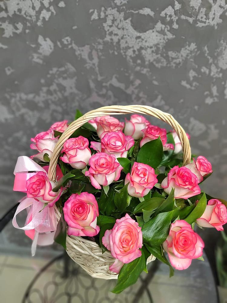 Цветочная композиция из Розы в корзине в Мокве 1-ой