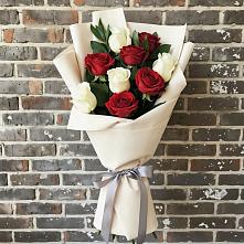 Букет цветов из:  Розы в Мокве 1-ой