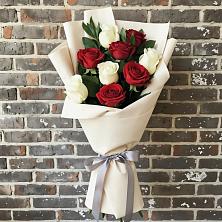 Букет цветов из:  Розы в Мокве 1-ой