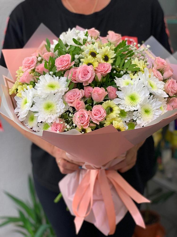 Букет цветов из: Розы и Хризантемы в Мокве 1-ой