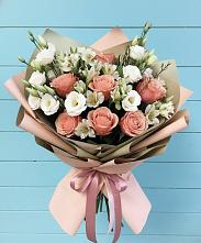 Букет цветов из:  Розы, Альстромерии и Лизиантусы в Мокве 1-ой