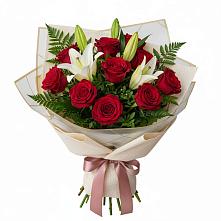 Букет цветов из:  Лилии и Розы в Мокве 1-ой
