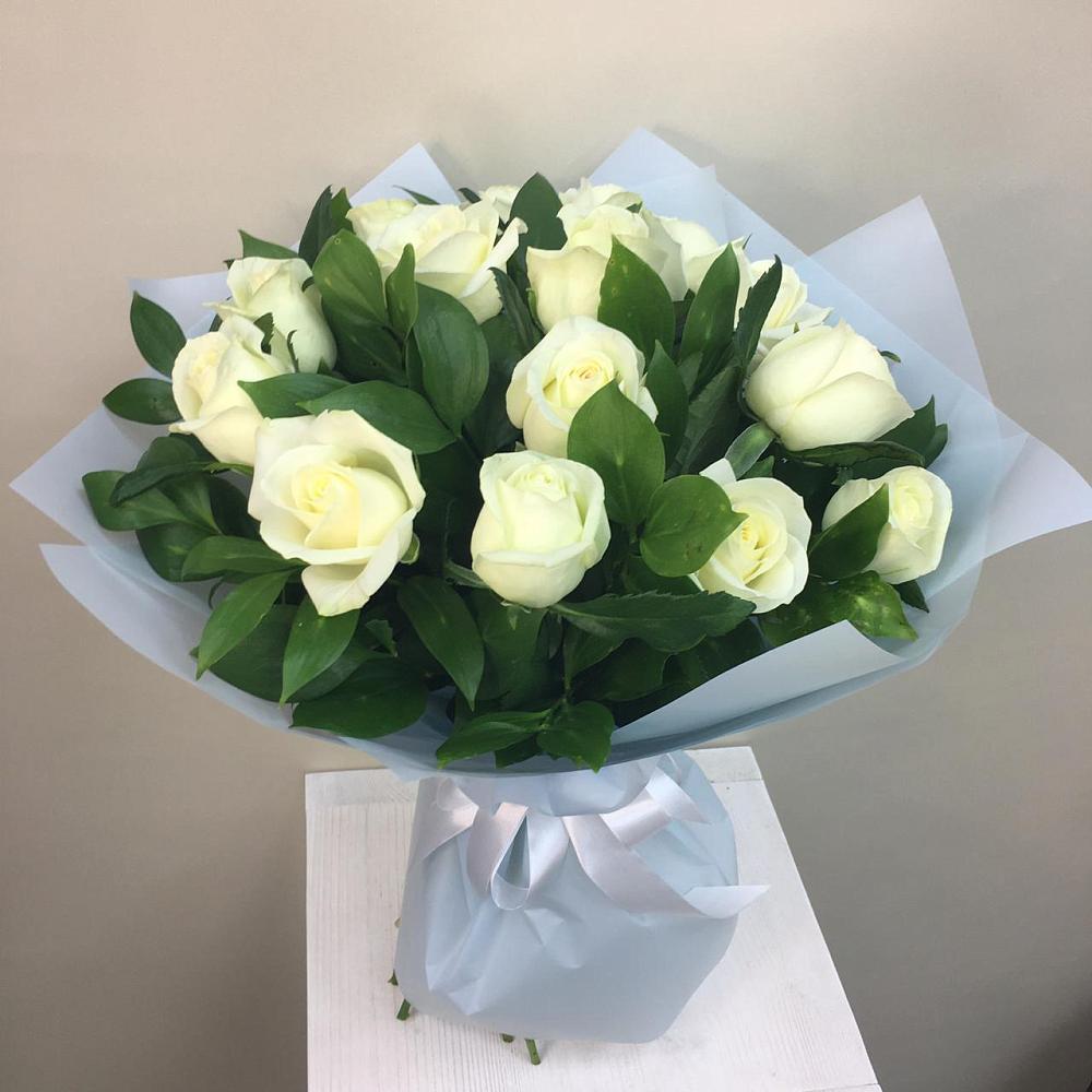 Букет 15 Белых роз Проуд в Мокве 1-ой