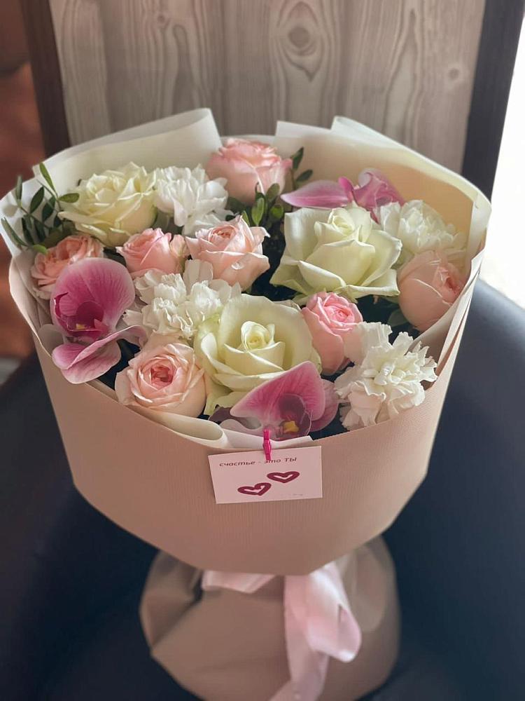 Букет цветов из: Орхидеи, Розы и Гвоздики в Мокве 1-ой