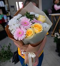 Букет цветов из:  Герберы, Розы и Хризантемы в Мокве 1-ой