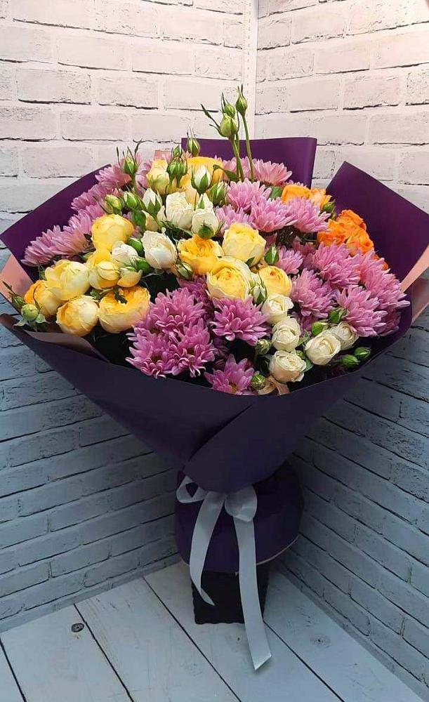 Букет цветов из: Хризантемы и Розы в Мокве 1-ой