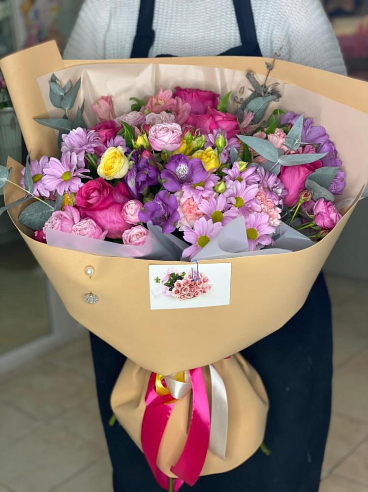 Букет цветов из: Хризантемы, Гвоздики и Альстромерии в Мокве 1-ой