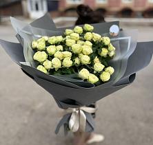 Букет Белые кустовые розы Солинеро в Мокве 1-ой