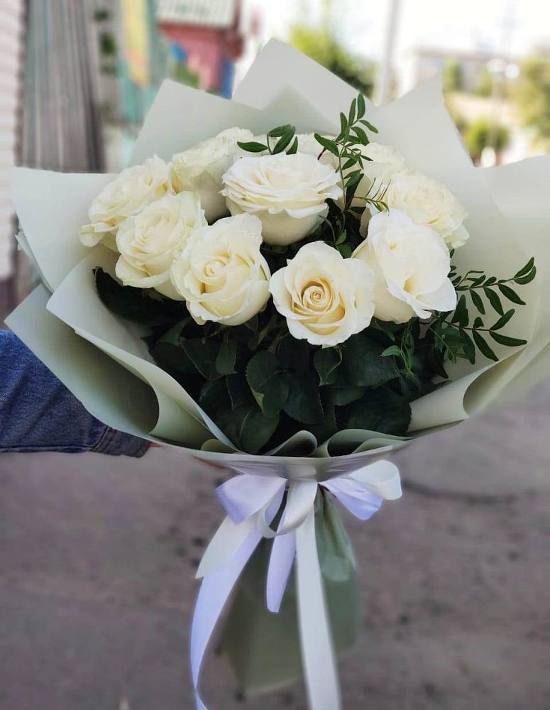 Букет Белые розы Проуд в Мокве 1-ой