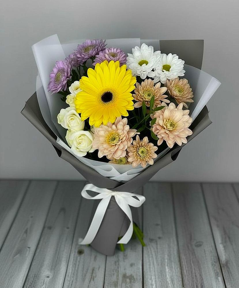 Букет цветов из: Розы, Герберы и Хризантемы в Мокве 1-ой
