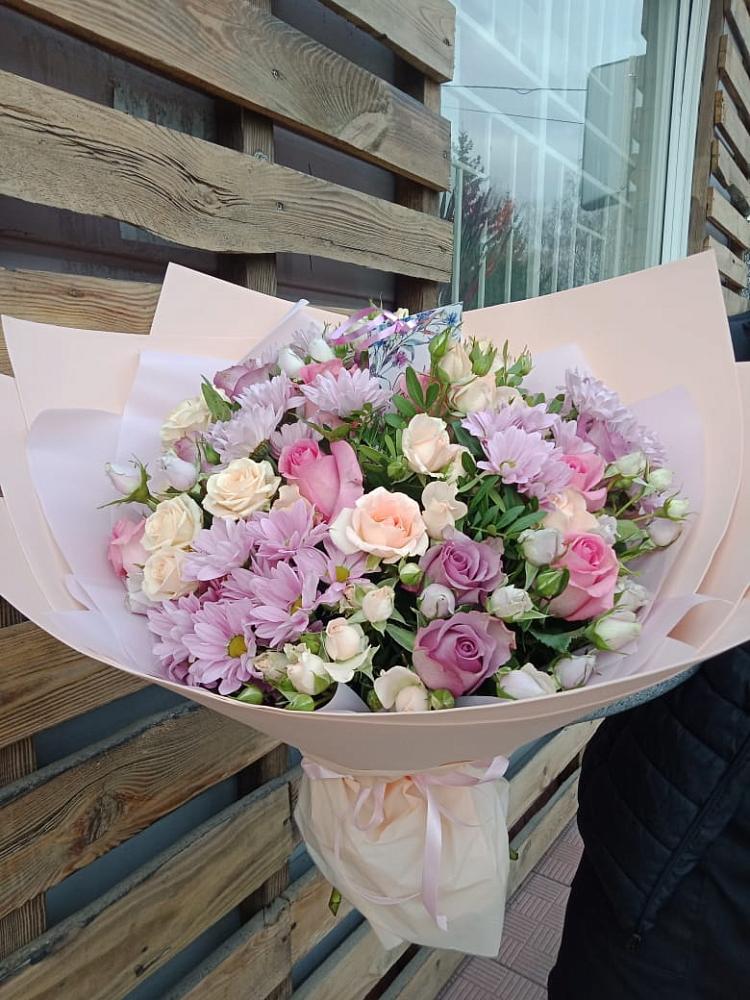 Букет цветов из: Розы и Хризантемы в Мокве 1-ой