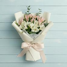 Букет цветов из:  Альстромерии в Мокве 1-ой