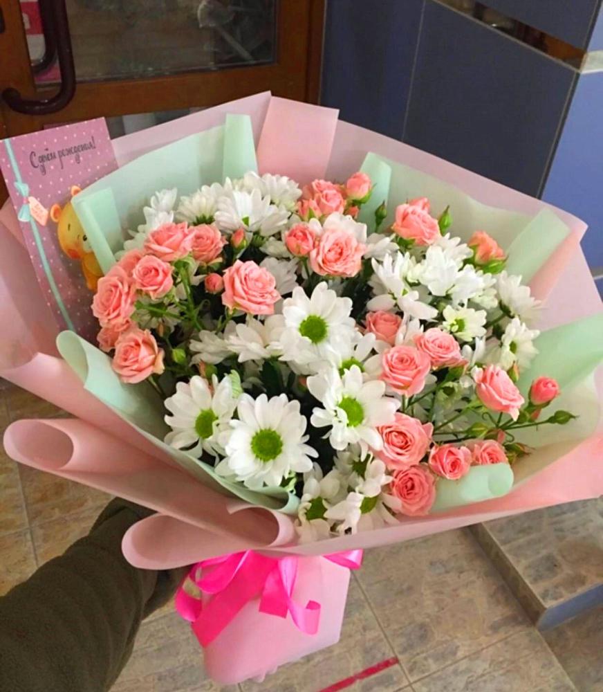 Букет цветов из: Розы и Хризантемы в Мокве 1-ой