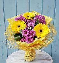 Букет цветов из:  Хризантемы и Герберы в Мокве 1-ой