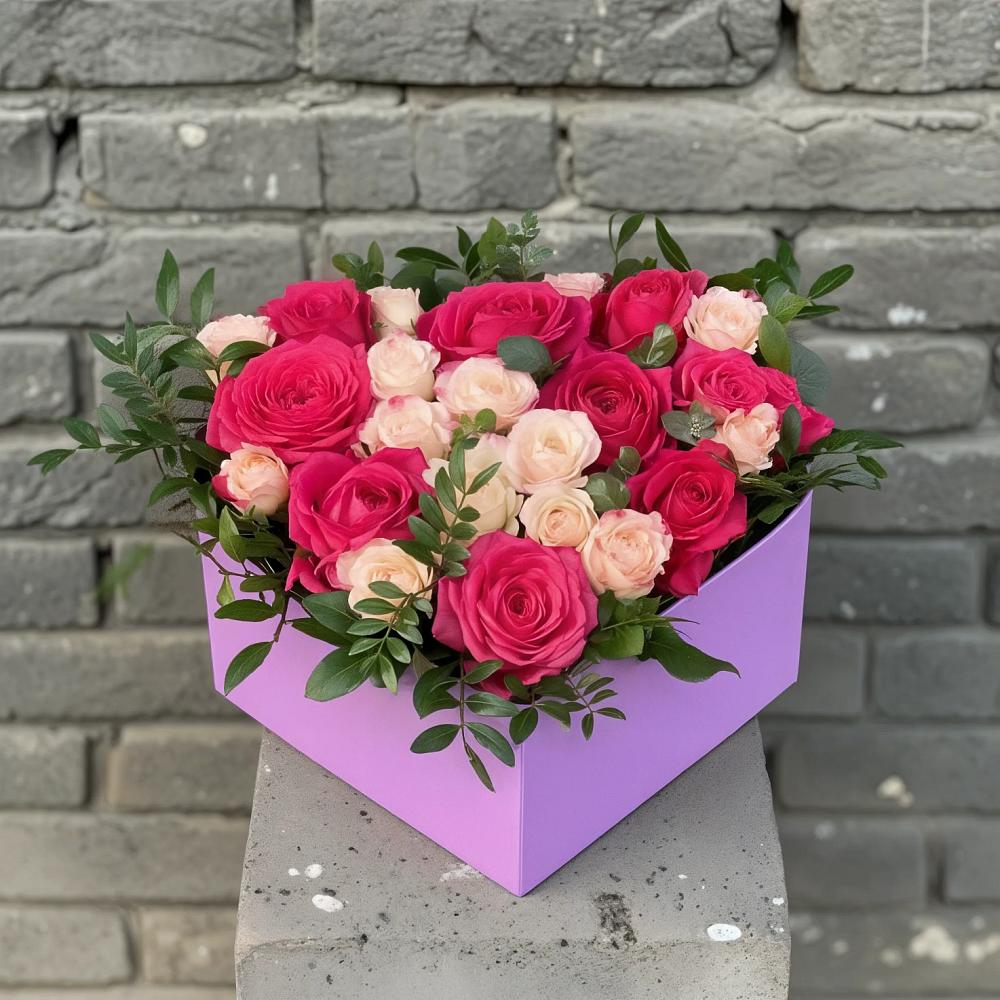 Цветочная композиция из Розы в коробке в Мокве 1-ой