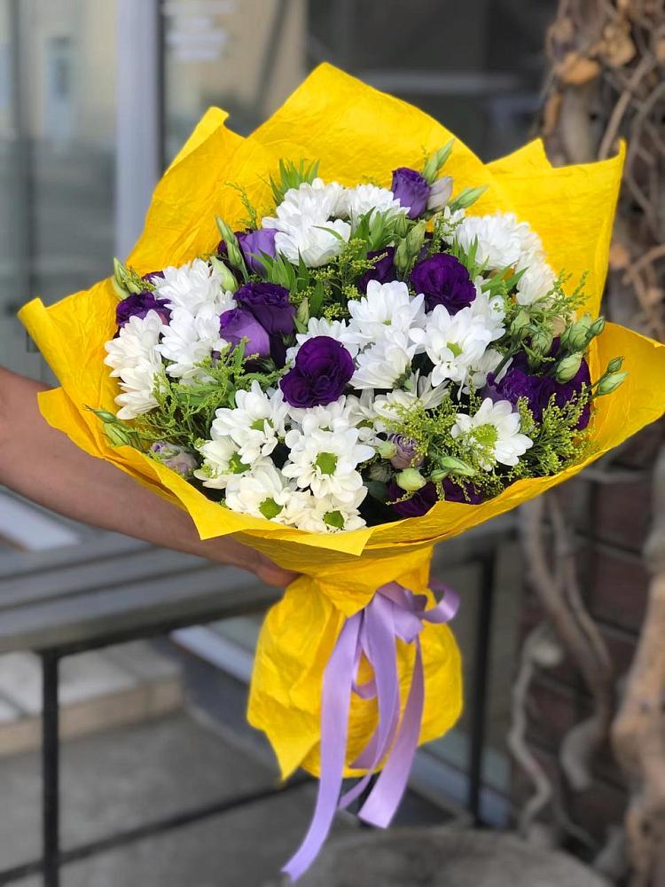 Букет цветов из: Ирисы, Хризантемы и Ромашки в Мокве 1-ой