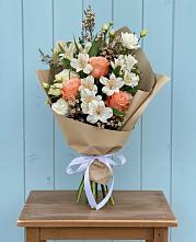 Букет цветов из:  Альстромерии, Лизиантусы, Розы и Хризантемы в Мокве 1-ой