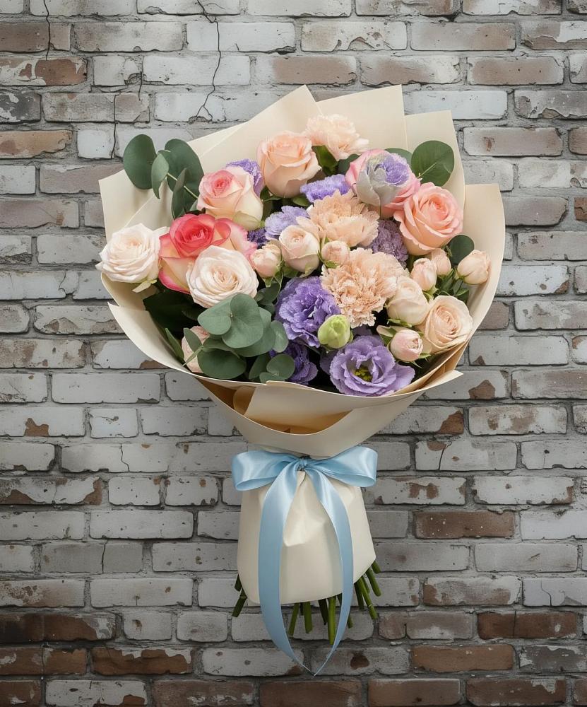 Букет цветов из: Розы, Лизиантусы и Гвоздики в Мокве 1-ой