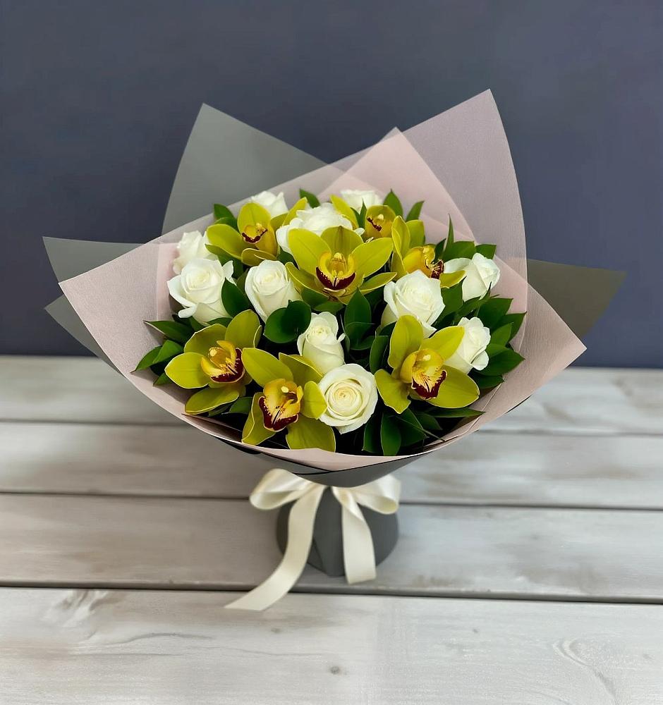 Букет цветов из: Орхидеи и Розы в Мокве 1-ой