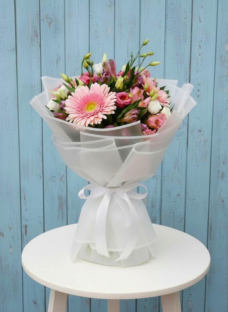 Букет цветов из: Герберы, Альстромерии и Лизиантусы в Мокве 1-ой