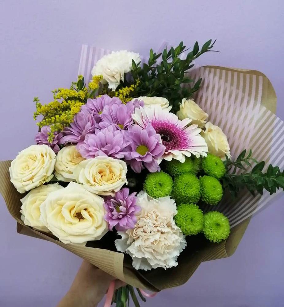 Букет цветов из: Хризантемы, Розы, Гвоздики и Герберы в Мокве 1-ой