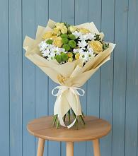 Букет цветов из:  Хризантемы и Розы в Мокве 1-ой