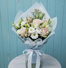 Букет цветов из:  Розы и Лизиантусы в Мокве 1-ой
