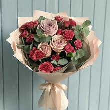 Букет цветов из:  Гвоздики и Розы в Мокве 1-ой