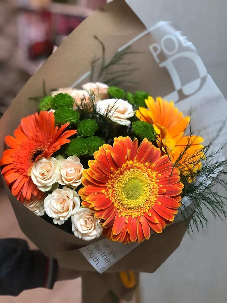 Букет цветов из: Герберы, Хризантемы и Розы в Мокве 1-ой