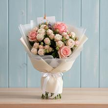 Букет цветов из:  Розы в Мокве 1-ой