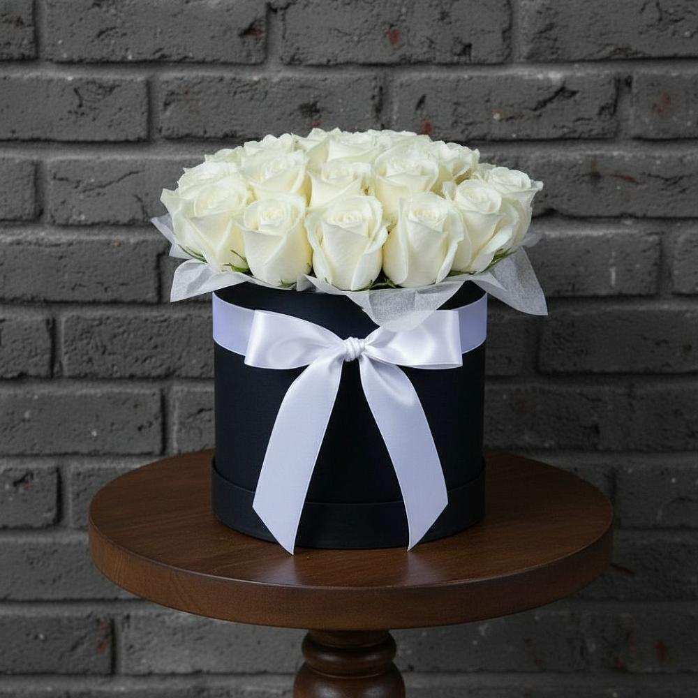 Цветочная композиция из Розы в шляпной коробке в Мокве 1-ой