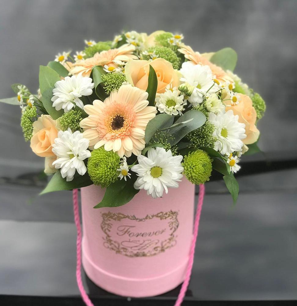 Цветочная композиция из Розы, Герберы и Хризантемы в шляпной коробке в Мокве 1-ой