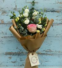 Букет цветов из:  Розы и Лизиантусы в Мокве 1-ой