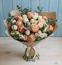 Букет цветов из:  Альстромерии и Розы в Мокве 1-ой
