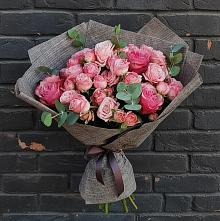 Букет цветов из:  Розы в Мокве 1-ой