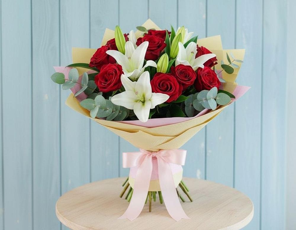 Букет цветов из: Лилии и Розы в Мокве 1-ой